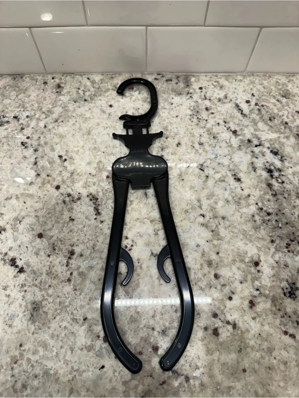 One Second Hanger - As Seen On TV - Expandable In A Second- 12 Hangers (B&W) NIB